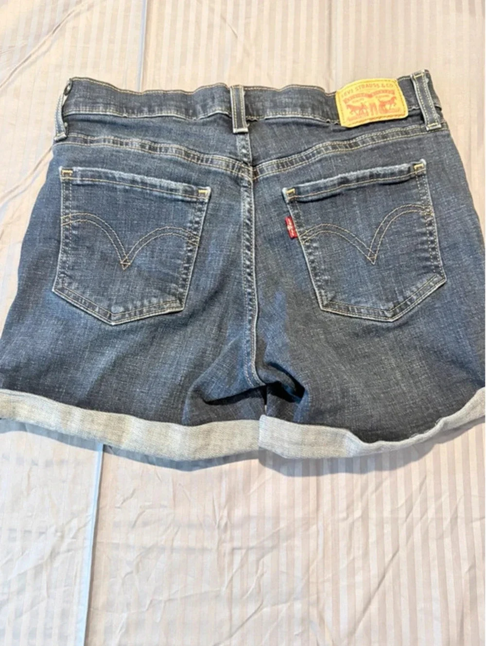 Levi’s Mid Length Denim Shorts Size 27 1212